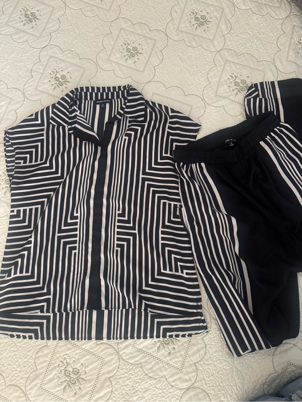 Modern works Women's Black & White Geometric Wide Leg Pants Set